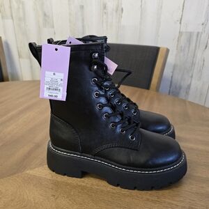 NWT Wild Fable 6 1/2 black boots